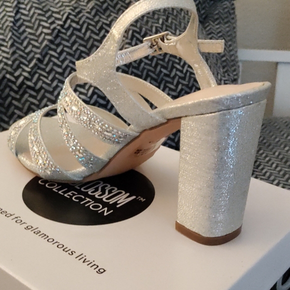 Prom Sandals 6.5 NIB - Picture 3 of 5